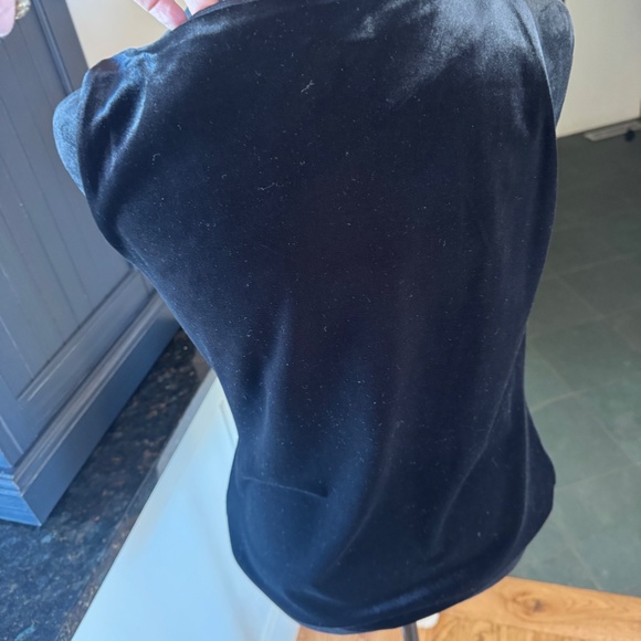 WHITE HOUSE BLACK MARKET NWT BLACK VELVET WOMEN'S SIZE SMALL TOP BRAND NEW! - Picture 3 of 6